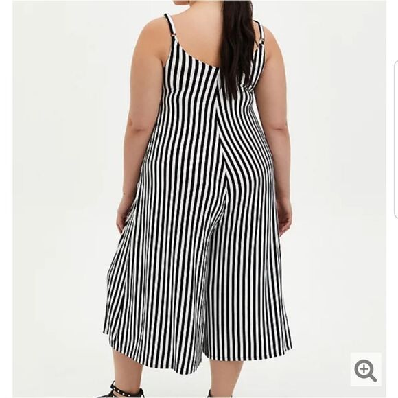 Torrid 1X black and white striper jumper NWT - Picture 2 of 11